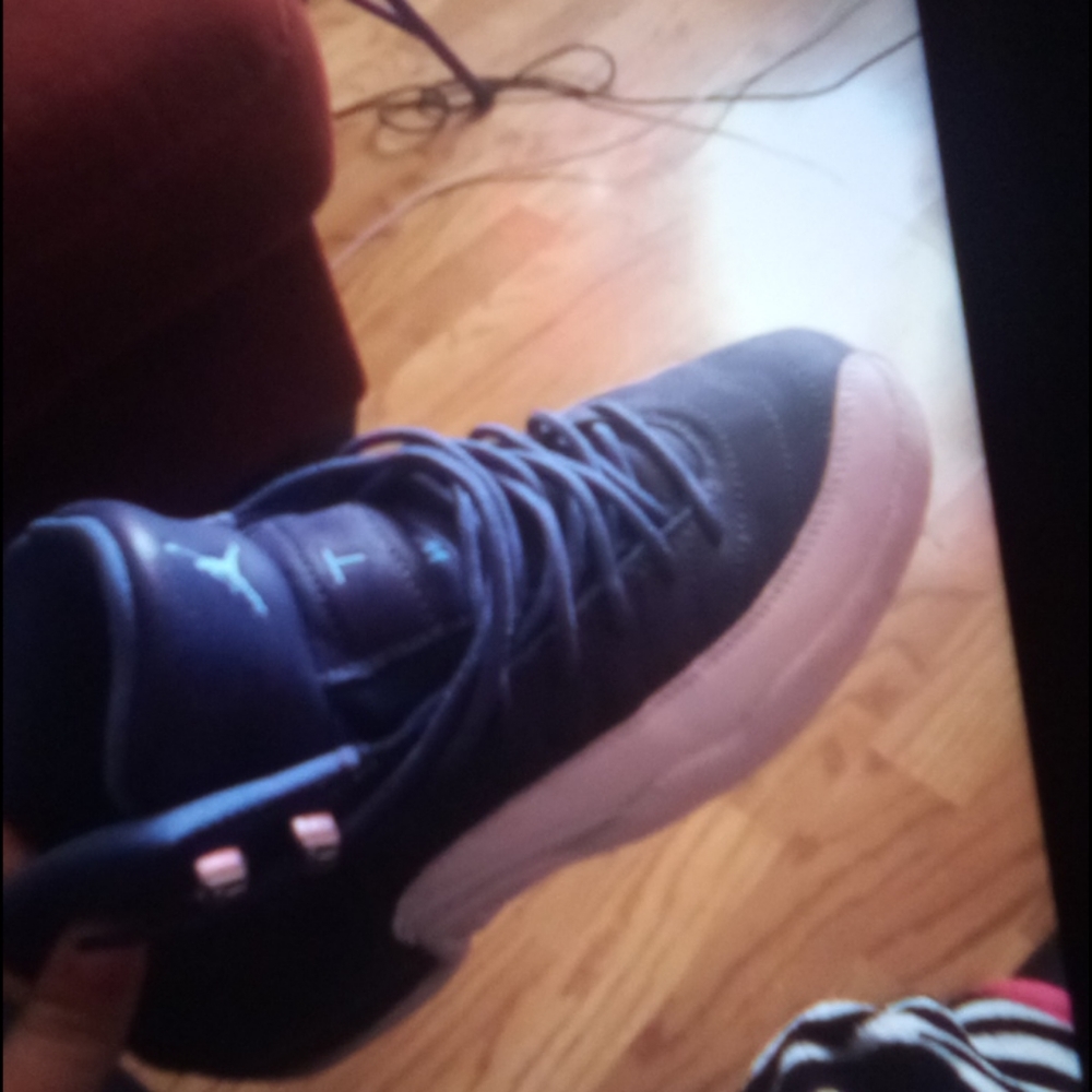 Retros - Picture 4 of 4